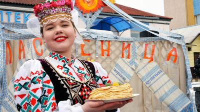 В Крупках праздничными гуляниями проводили зиму (фото)