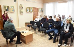 В Крупской галерее состоялась творческая встреча с художником Сергеем Варламовым