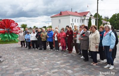 Педагоги-ветераны области почтили память крупчан, погибших в годы Великой Отечественной войны