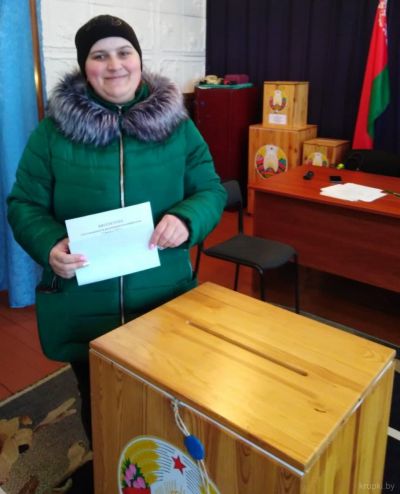 Продолжается второй день досрочного голосования в Холопеничах