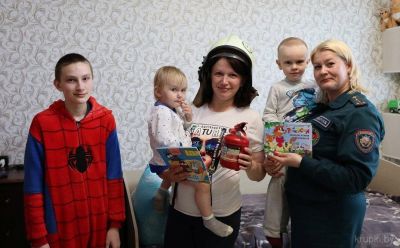 Крупские спасатели побывали в гостях у многодетной семьи Грызуновых