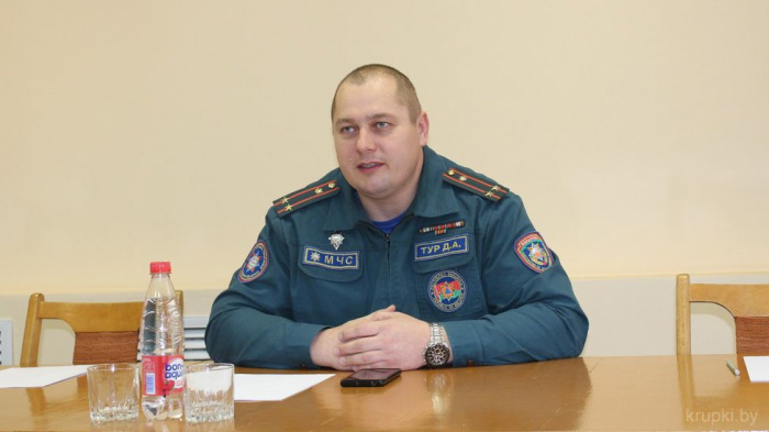 Начальник Крупского РОЧС встретился с жителями деревни Старая Слобода и агрогородка Ухвала