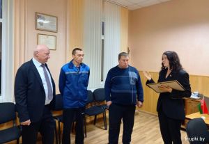 Работники Крупского льнозавода принимали поздравления с профессиональным праздником