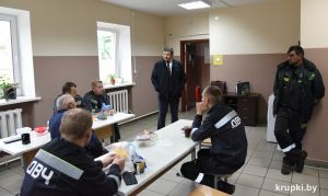 Подробности визита депутата Палаты представителей Юрий Корсик в пос. Крупский и ИООО «ДВЧ-менеджмент»