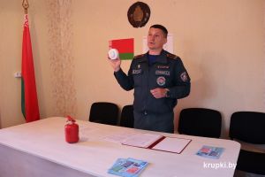 Начальник Крупского РОЧС встретился с работниками районного центра гигиены и эпидемиологии