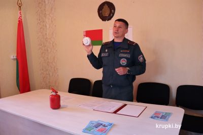 Начальник Крупского РОЧС встретился с работниками районного центра гигиены и эпидемиологии