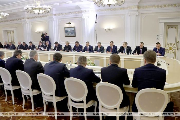 Александр Лукашенко: цены на импортные товары должны быть по карману белорусским гражданам