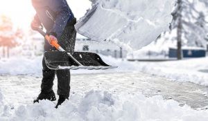 В КУП &laquo;Жилтеплострой&raquo; организована бесплатная выдача лопат для уборки снега