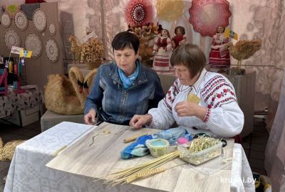 Калектыў майстроў “Таленты Крупшчыны” выстаўляецца на Нацыянальным фестывалі беларускай песні і паэзіі “Маладзечна-2025”