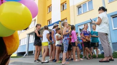 В Крупках стартовал новый проект интерактивных дворовых игр «Раз, два, три, четыре, пять – выходи во двор играть»
