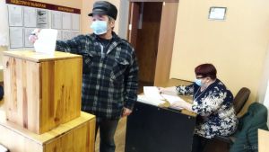 Фотофакт: Первый день досрочного голосования в Крупском районе