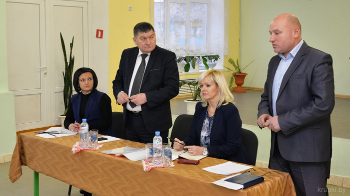 Председатель Крупского райисполкома встретился с жителями агрогородка Хотюхово