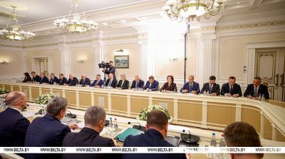 &quot;Пока картина неоднозначная&quot;. Лукашенко о работе экономики в 2025 году
