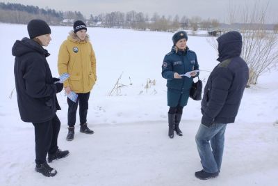 Спасатели, молодежь и члены МООП пропатрулировали акваторию реки Бобр
