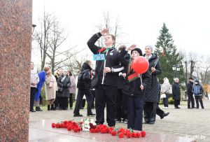 Митинг в честь Дня Октябрьской революции прошел в Крупках (фото)
