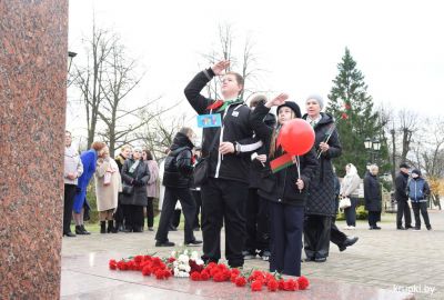 Митинг в честь Дня Октябрьской революции прошел в Крупках (фото)