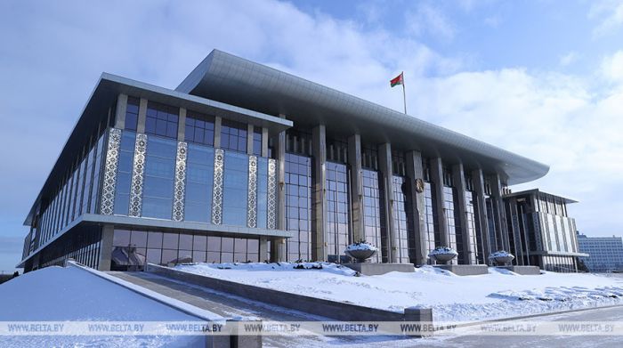 Лукашенко: динамика уровня угроз Беларуси заставляет нас держать руку на пульсе ВПК