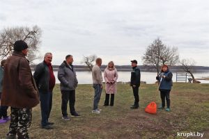 В Крупском районе началась подготовка пляжей к купальному сезону