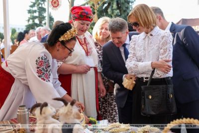 Аутентика, обряды и &quot;Лявонiха&quot;. Чем удивляли регионы на празднике письменности в Лиде