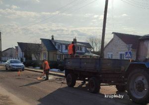 В Крупках КУП &laquo;Жилтеплострой&raquo; приводит в порядок улицу Строителей