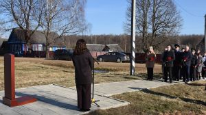 Крупчане почтили память земляков и возложили цветы к памятнику в деревне Сомры