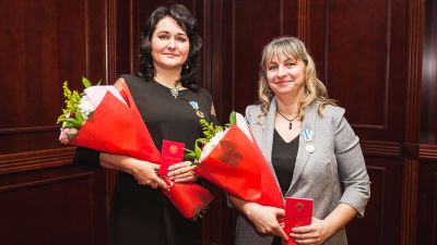 Крупчанки Светлана Денисова и Валентина Макаревич награждены орденами Матери