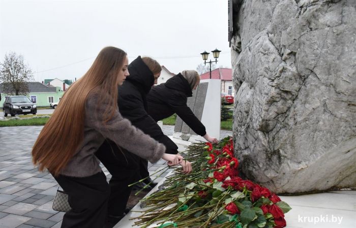 Участники слета молодых специалистов почтили память героев