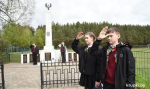 У мемориального комплекса в урочище Лебортово в преддверии Дня Победы состоялся митинг