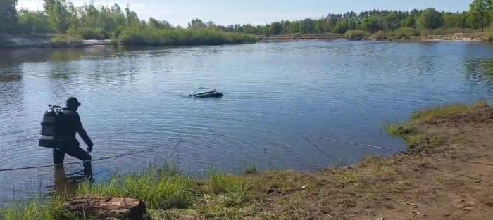 Трагедия на рыбалке в Лельчицком районе: автомобиль съехал в реку – один человек погиб