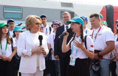 Участников патриотического культурно-образовательного проекта Поезд Памяти встретили в Могилеве