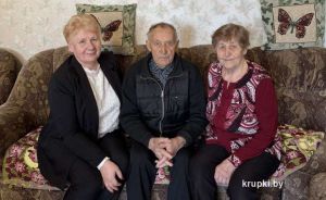 Владимир Иванович Кохан принимает поздравления по случаю 90-летнего юбилея