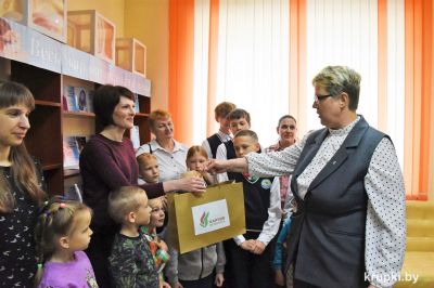 Экспозиция &laquo;Весь мир начинается с мамы&raquo; в районной библиотеке имени Янки Купалы пополнилась новым порт&shy;ретом