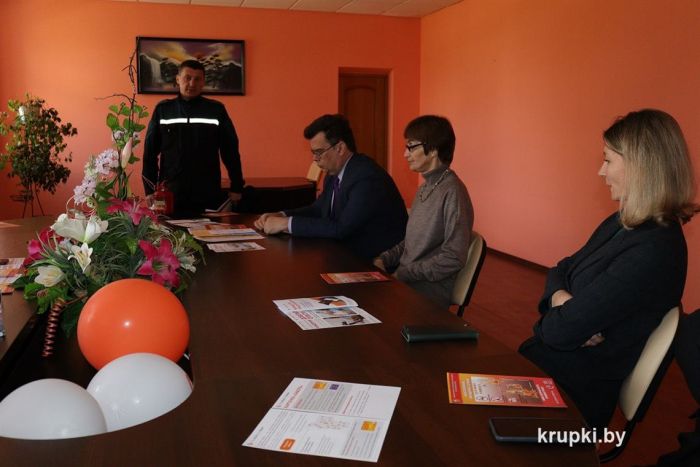Начальник Крупского РОЧС встретился с трудовым коллективом