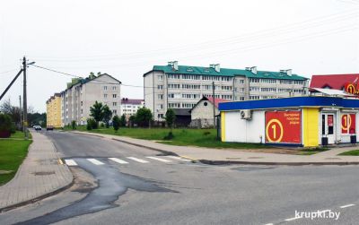 На улице Мира в Крупках появился еще один пешеходный переход