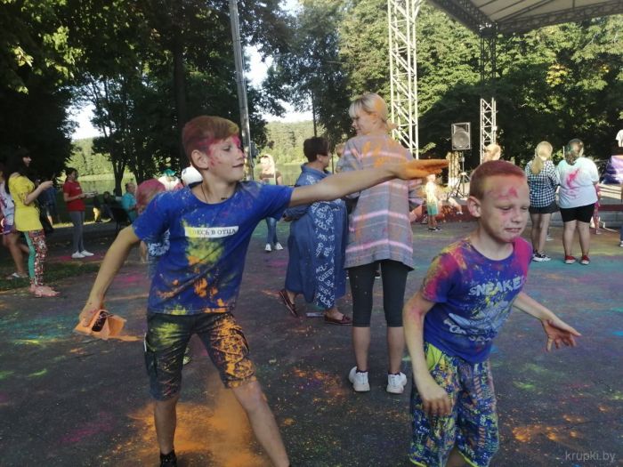 В Крупках провели #ColorFest