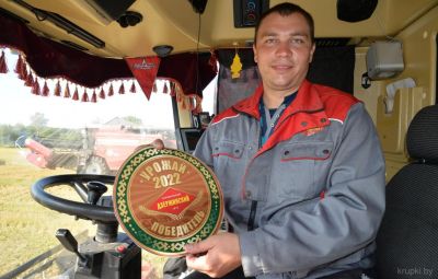 В уборочной кампании произ­водственная площадка при д. Дворище ОАО &quot;Агрокомбинат Дзержинский&quot; задействовала 23 комбайна