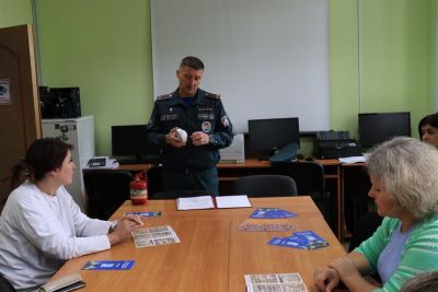 Начальник Крупского РОЧС Дмитрий Гуринович поговорил о безопасности с работниками Представительства Белгосстраха