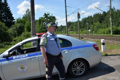ГАИ Крупского РОВД контролирует железнодорожные переезды