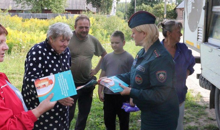 Крупки – Заровье. Крупские спасатели «проложили» маршрут безопасности