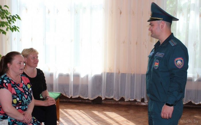 Спасатели Крупщины провели родительские собрания в учреждения образования