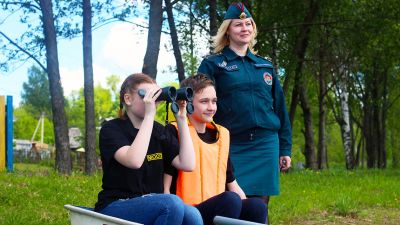 Молодежь вместе со спасателями рассказали крупчанам правила безопасного отдыха на воде