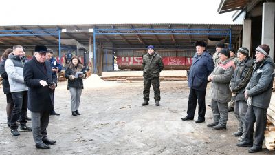 Председатель райисполкома встретился с коллективом ЧТПУП «ДревоВал»