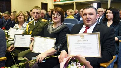 В Крупках подвели итоги года и наградили лучших тружеников (фото)