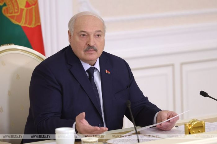 "Прекратите ходить сюда за деньгами!" Лукашенко - чиновникам насчет просьб о господдержке