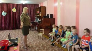 Cпасатели побывали в гостях у малышей детского сада в поселке Крупский