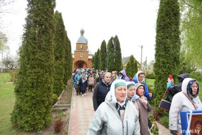 В Крупках стартовал общеепархиальный пасхальный крестный ход (фото)