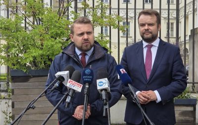 Коррупционный скандал в мэрии Варшавы: взятки, фиктивные счета и пакеты с вином