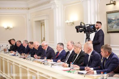 &quot;Никто проехать не может, а они кофе пьют&quot;. Лукашенко поручил навести железный порядок на АЗС
