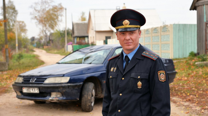 В Крупском районе участковый перевернулся во время погони за пьяным мотоциклистом (обновлено)