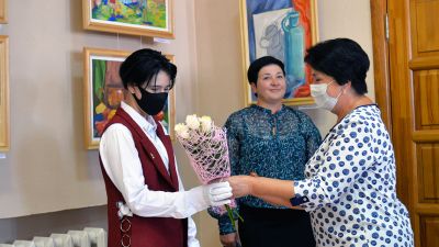 В Крупках открылась персональная выставка ученицы детской школы искусств